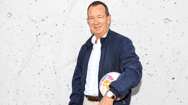 Georges Bregy mit einem Fussball