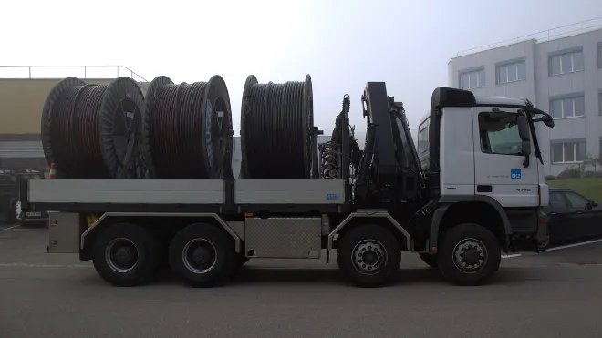 Ein EKZ-LKW mit dem Mittelspannungskabel