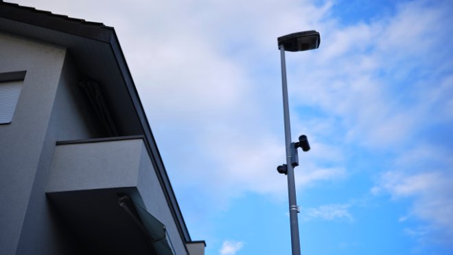 Schablonenbeleuchtung an der Strassenlaterne