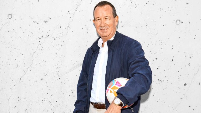 Georges Bregy mit einem Fussball
