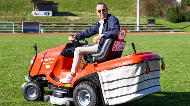Georges Bregy auf dem Fussballplatz des FC Thalwils