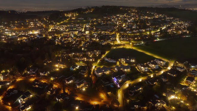 Drohnenaufnahmen vom Lichtkonzept in Zumikon