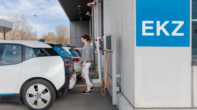 Für Elektroautos stehen verschiedene Ladelösungen zur Verfügung. 