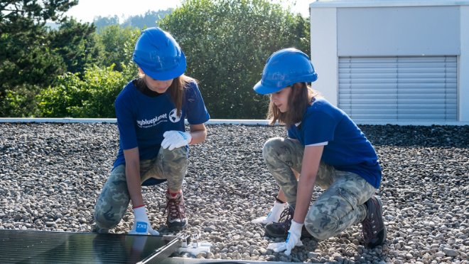 Eine Schule bekommt eine Solaranlage