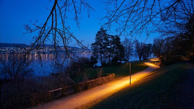 Seeuferweg in Thalwil mit Beleuchtung