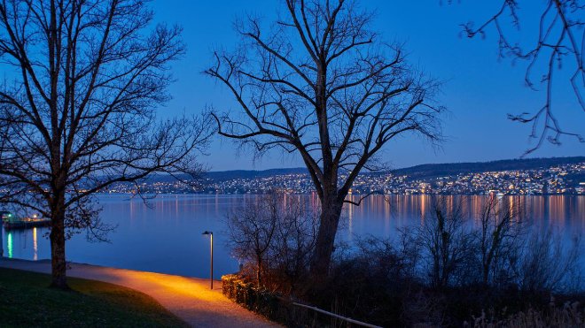 Seeuferweg in Thalwil mit Beleuchtung