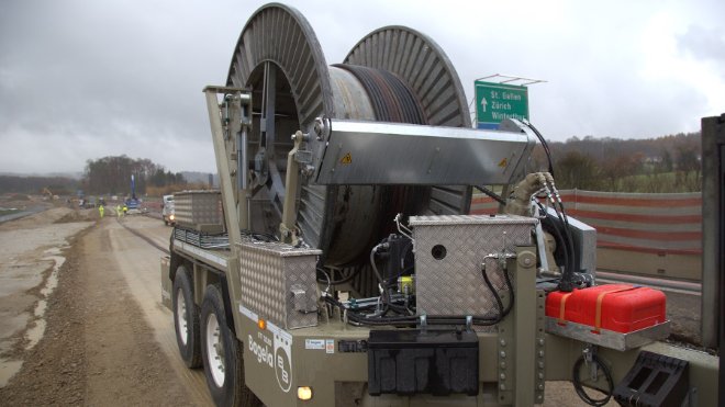 Bobine wickelt Stromkabel auf