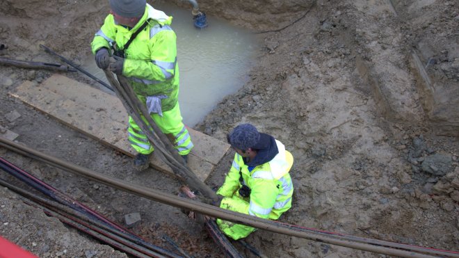 EKZ-Mitarbeiter in der Baugrube