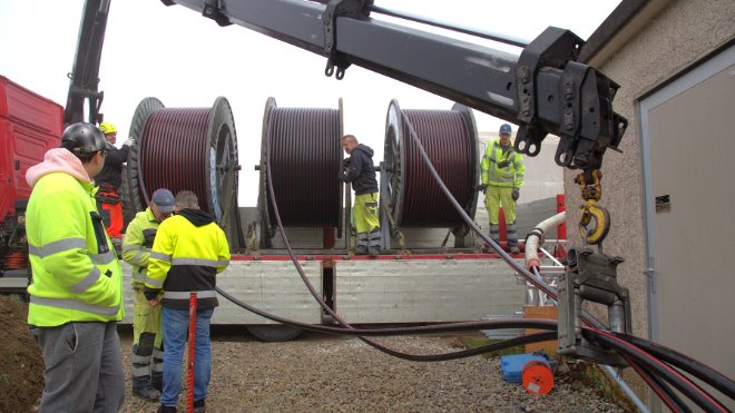 Bobinen wickeln Mittelspannungskabel ab