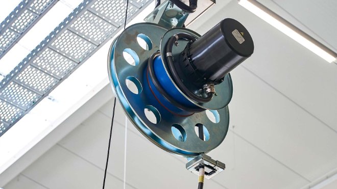 Kabel von beiden Richtung aus den Röhren