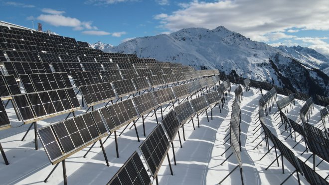 Madrisa Solar im Winter bei Schnee und Sonnenschein
