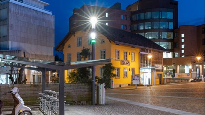 Der Märtplatz Effretikon beim Eindunkeln gut beleuchtet