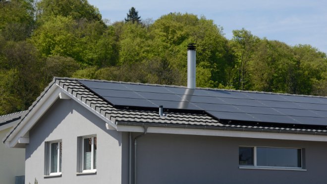 Dach mit Solaranlage